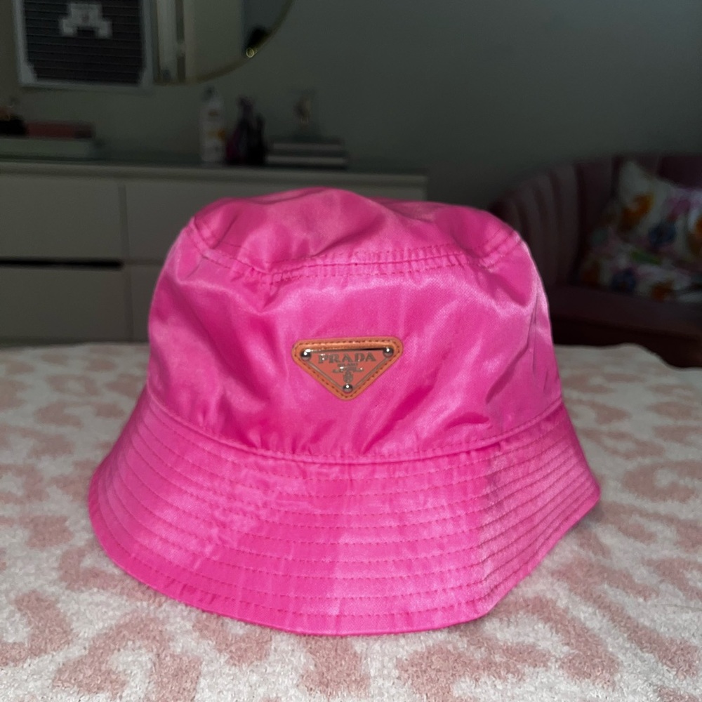 FAKE Prada bucket hat